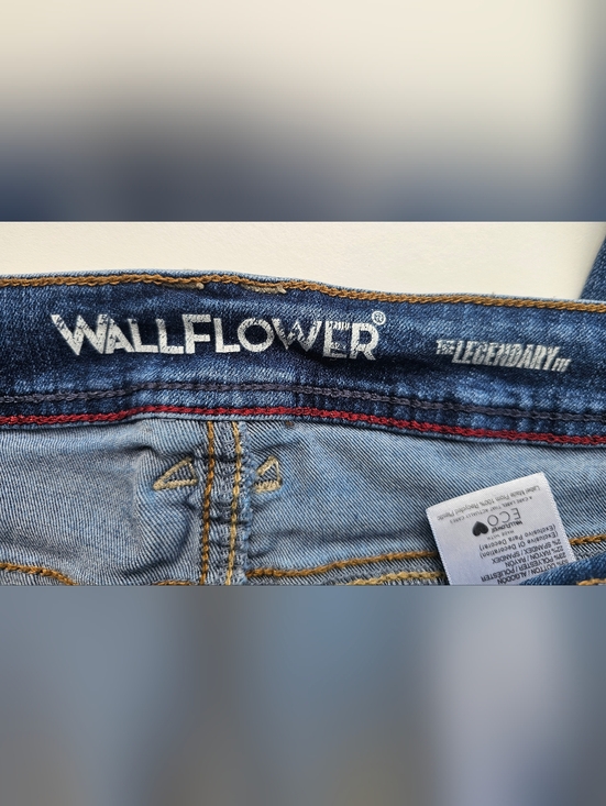 Wallflower Legendary Fit Junior's Medium Blue Boot Cut Jeans - Size 13 - Picture 8 of 9